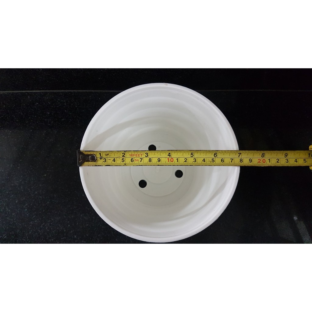Chậu nhựa trắng khoanh tròn phi 18cm.