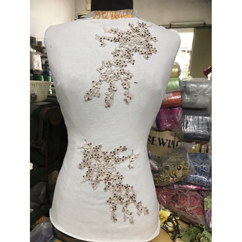 Cặp Hoa thêu đính đá mã BH60