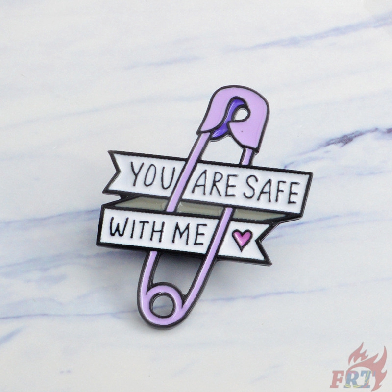 Trâm cài áo hình ghim cài với dòng chữ You Are Safe with Me xinh xắn