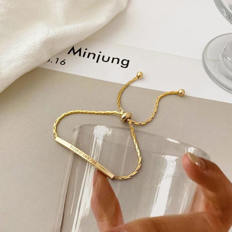 Vòng đeo tay khắc chữ đơn giản thời trang dành cho nữ