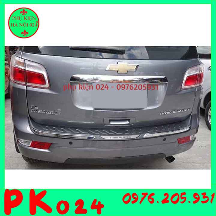 Ốp chống trầy cốp ngoài nhựa đen TrailBlazer 2019 2020 hàng loại 1 dán cốp sau chống xước trang trí xe
