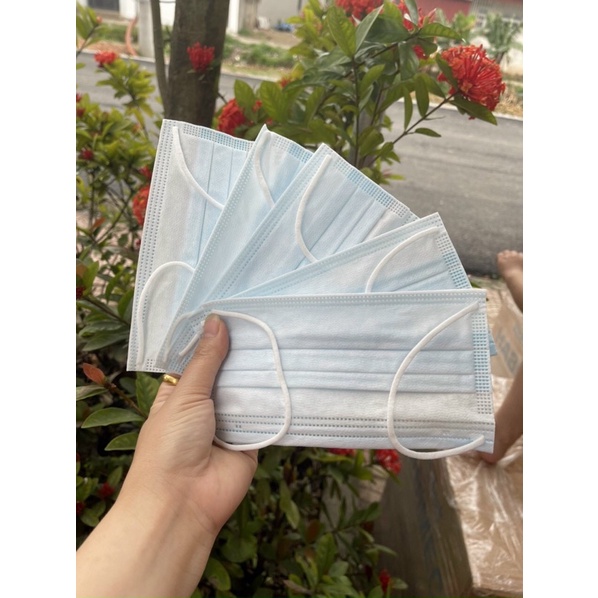 Khẩu trang y tế 4 lớp kháng khuẩn màu Trắng,  màu Xanh chống bụi, chống khuẩn