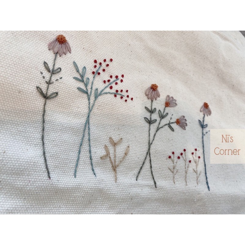 Túi tote vải thêu tay - Hoạ tiết Little Garden (Có khoá kéo)