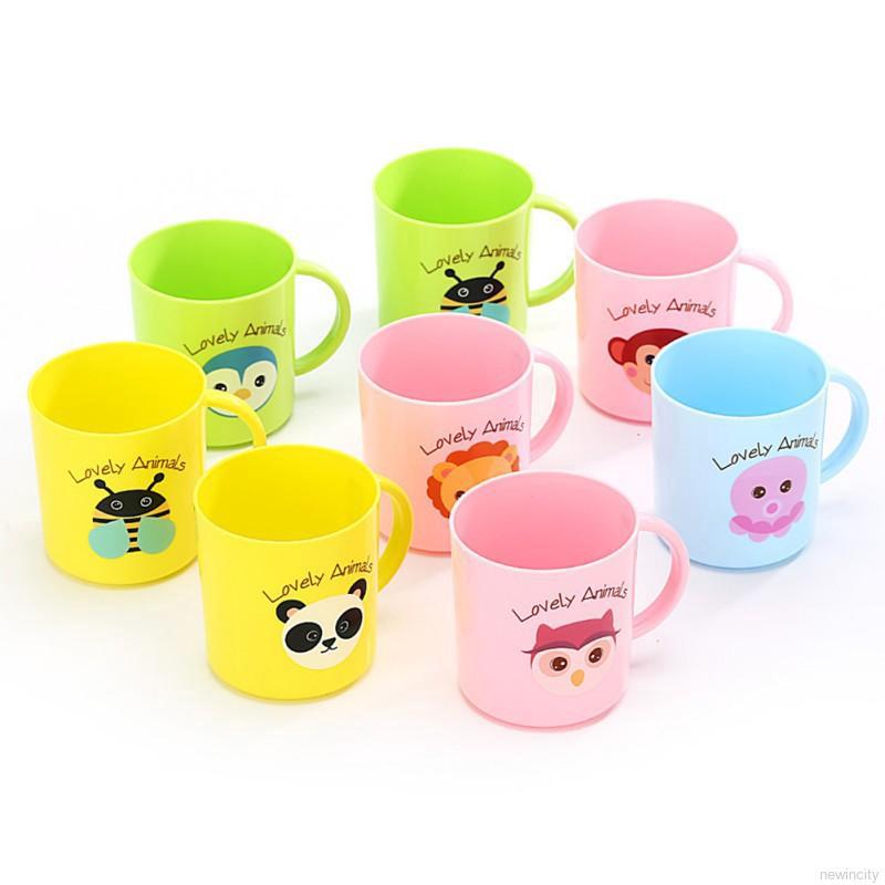 Ly nước nhựa in hình hoạt hình dễ thương cho bé