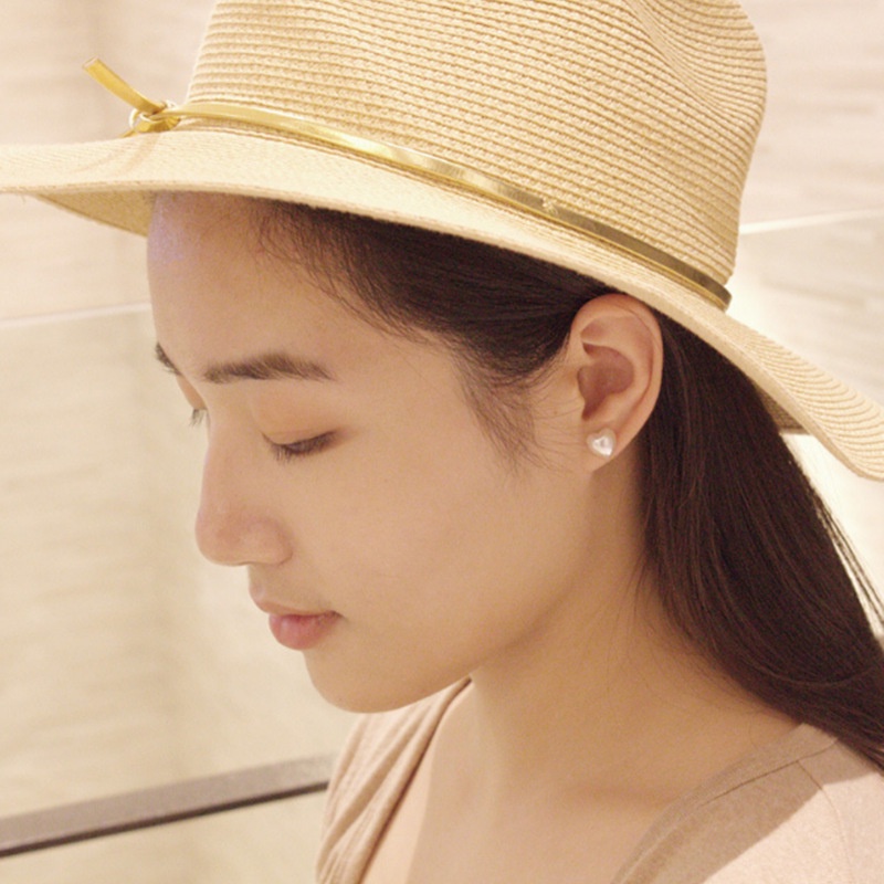 Bông tai hình trái tim nhựa trắng hàn quốc giá rẻ MS69