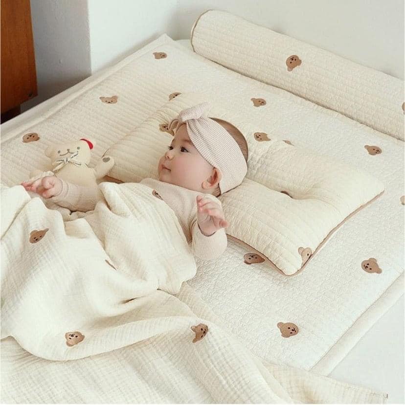 Gối Nằm Bo Viền CHEZBEBE 40x25cm Thiết Kế Thêu Họa Tiết Gấu Và Thỏ Made In Korea