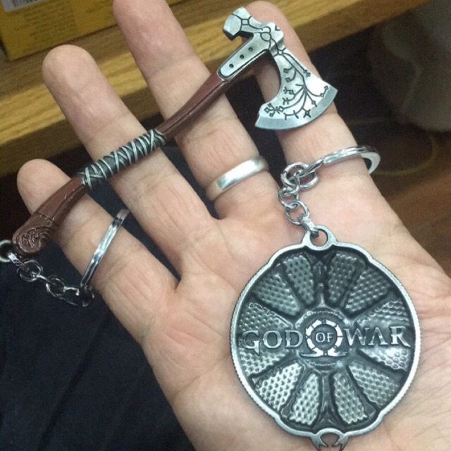 Bộ sản phẩm: Cây rìu Leviathan Axe và Tấm khiên - Móc lưu niệm God of War game PS4