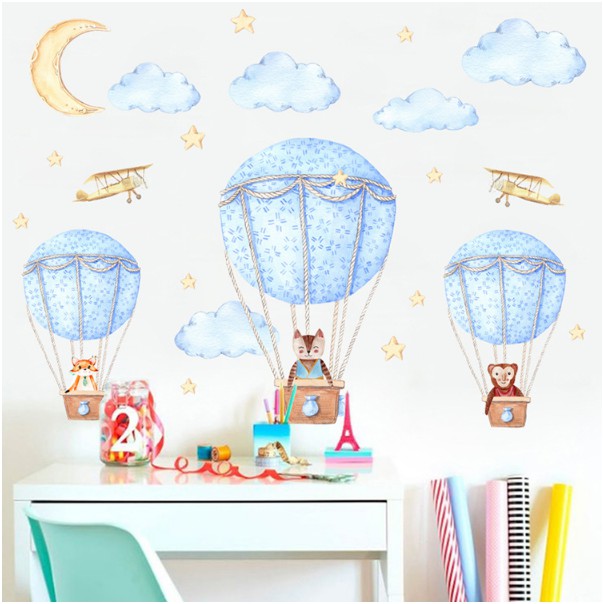 Decal trang trí tường - Cáo Vui chơi cùng Khinh Khí Cầu