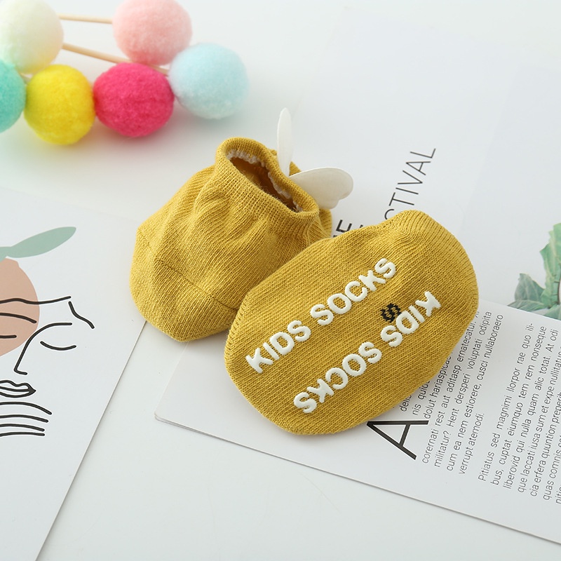 Vớ cotton mềm chống trượt với đế cao su thời trang đáng yêu cho bé
