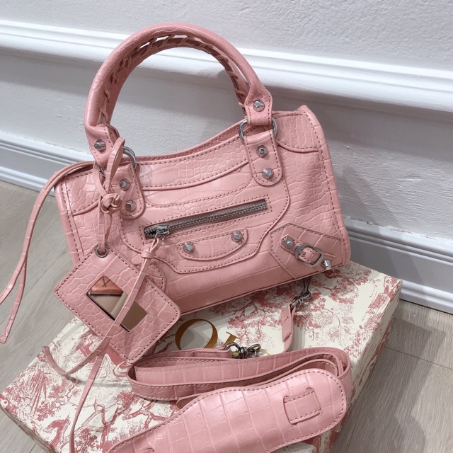 Túi Balenciga da cá sấu ảnh thật