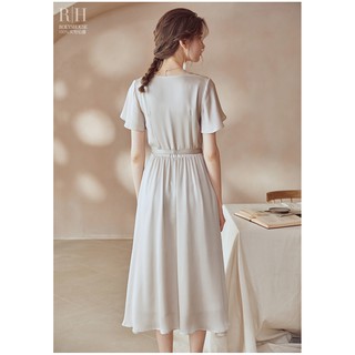 Đầm trắng phi lụa xòe cổ tim đấp chéo