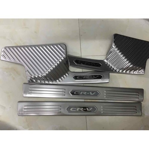 Ốp bậc cửa , bậc chân trong, ngoài xe Honda CRV 2018- 2019- 2020- 2021- 2022 mẫu inox