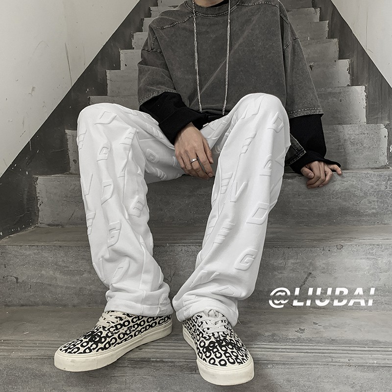 Quần dài dập chữ nổi unisex 2 màu đen trắng size M đến 2XL