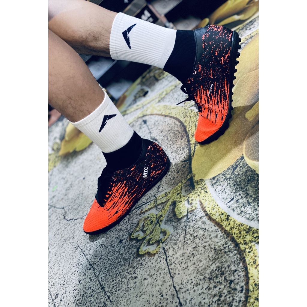 GIÀY ĐÁ BÓNG CAO CỔ