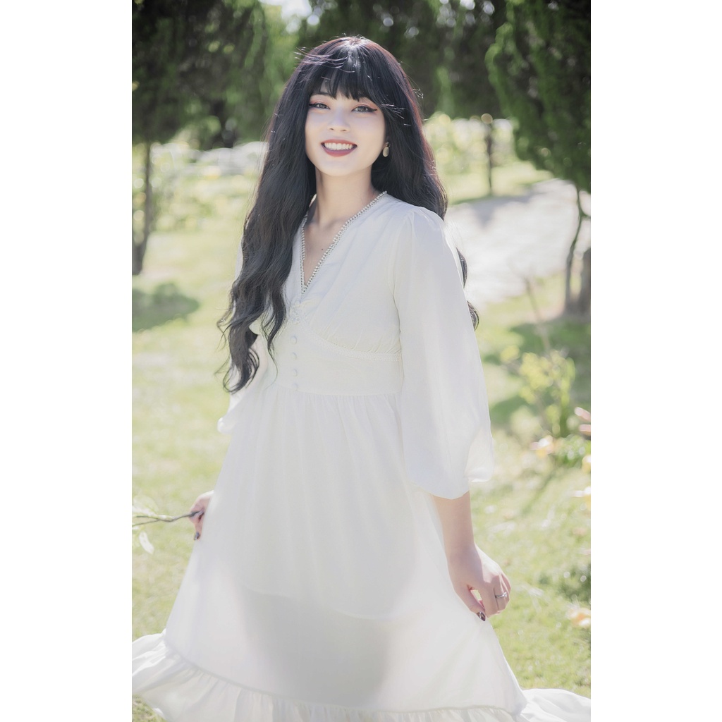 Váy maxi trắng cổ V bigsize phối ren cổ Almira