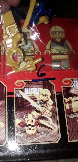 Lắp ráp 1 hộp LegoNinjago Gold LB393 có nhiều chi tiết