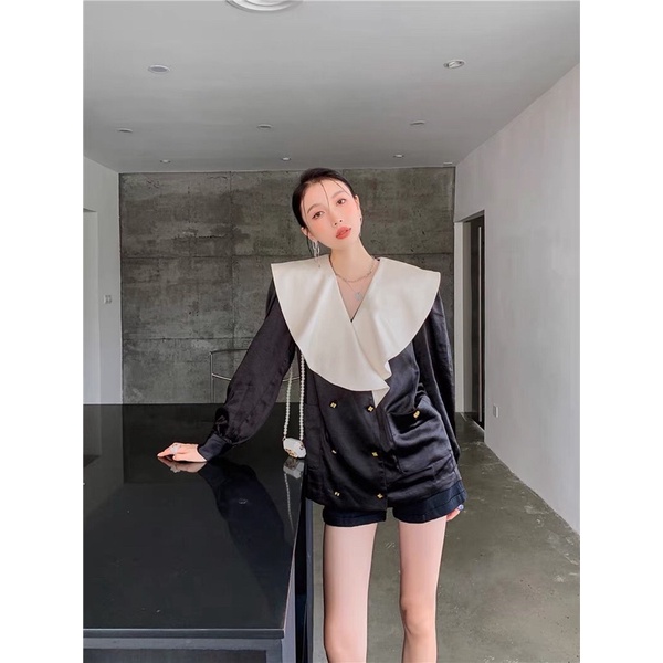 Đầm vest cổ bèo nút kim loại vàng