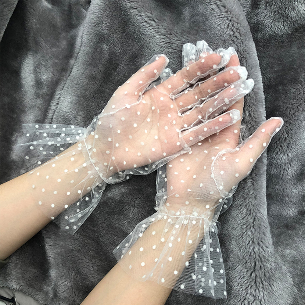 1 đôi găng tay lưới chấm bi thời trang mùa hè