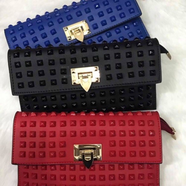 Clutch đinh đi tiệc siêu sang