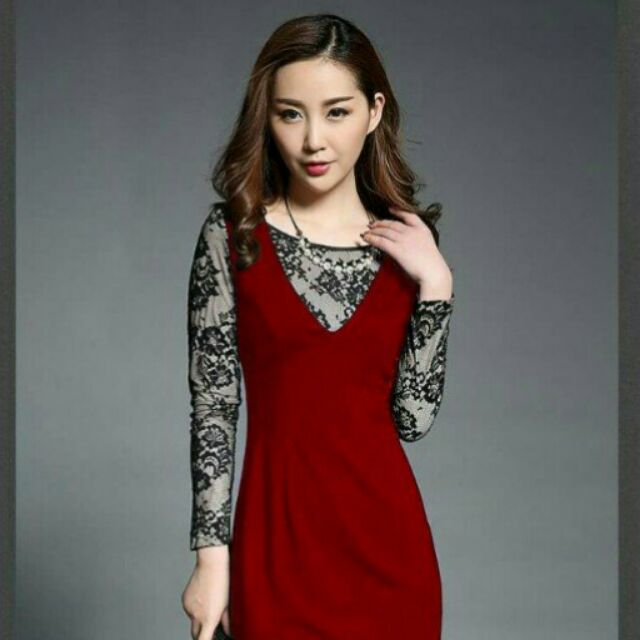 Đầm ren phối cổ tim thun yếm thời trang.