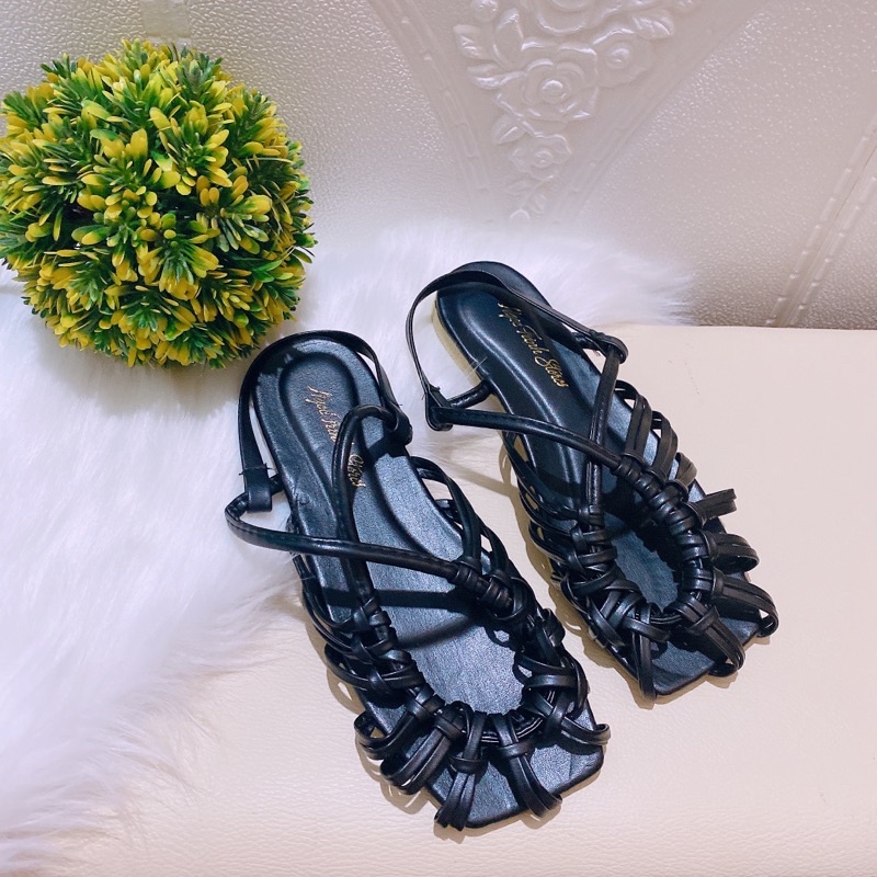 GIÀY SANDAL NỮ BỆT RỌ TRÒN O ĐẸP ĐỘC LẠ