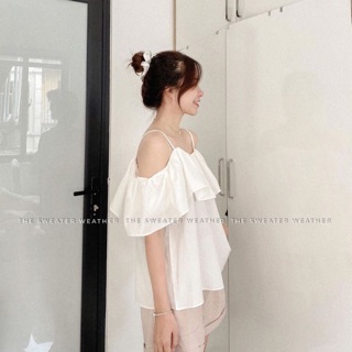 Pass áo và váy trễ vai của The.sweaterweather