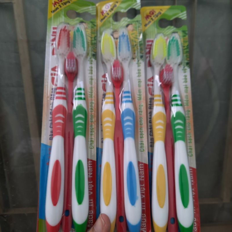 Combo 3 bàn chải đánh răng cho gia đình (2 cây lớn/1 cây nhỏ)
