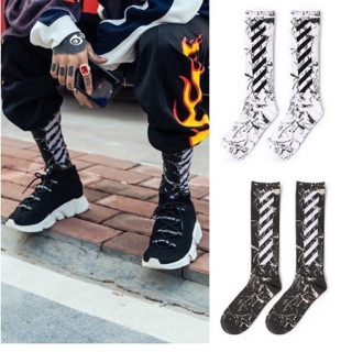 Tất off white tia sét