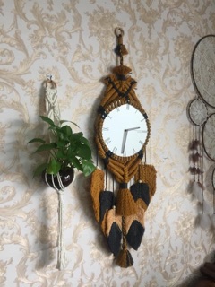 Đồng hồ treo tường macrame lông vũ