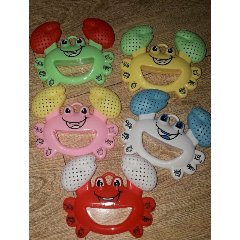 Một chiếc lục lạc_ lắc nhạc hình chú Cua bằng nhựa rất đẹp