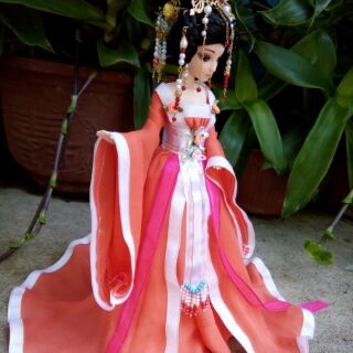 búp bê cổ trang