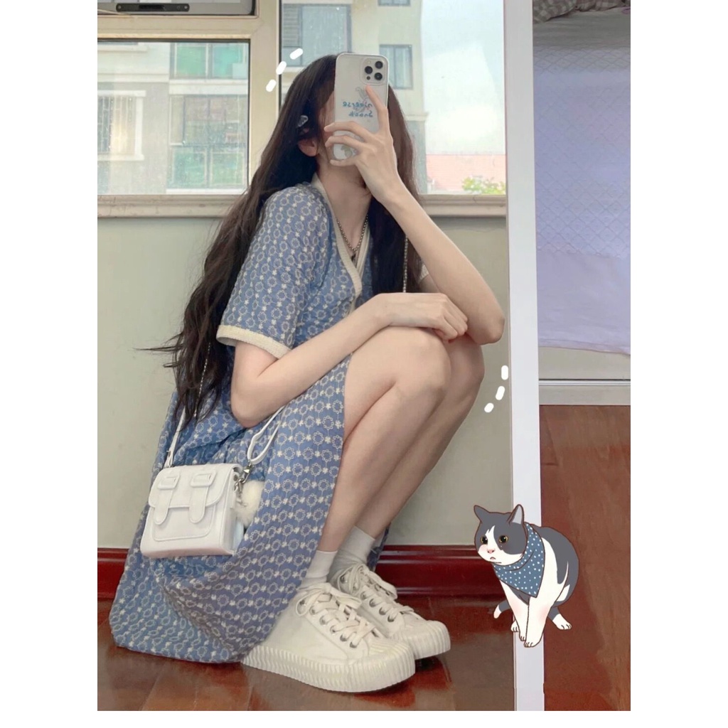 Đầm Xanh Sữa Họa Tiết Thêu Tay Nữ Tính Thích Hợp Cho Mùa Thu Đông