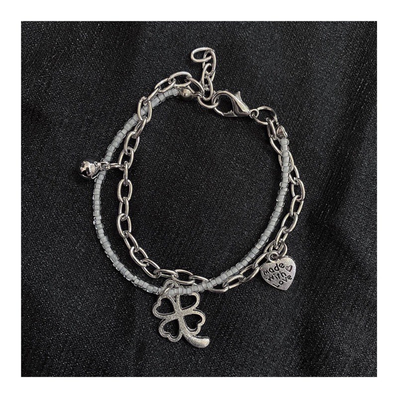 Vòng cườm trắng mix charm