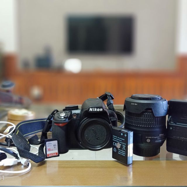Full Bộ Nikon D3100 kèm hood và thẻ nhớ 16GB ( Đã sử dụng )