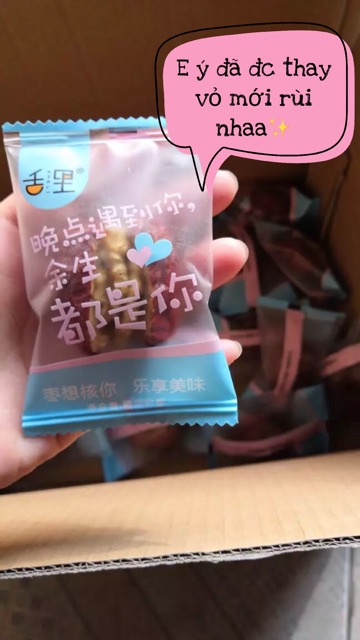 Táo đỏ kẹp óc chó 1kg/thùng