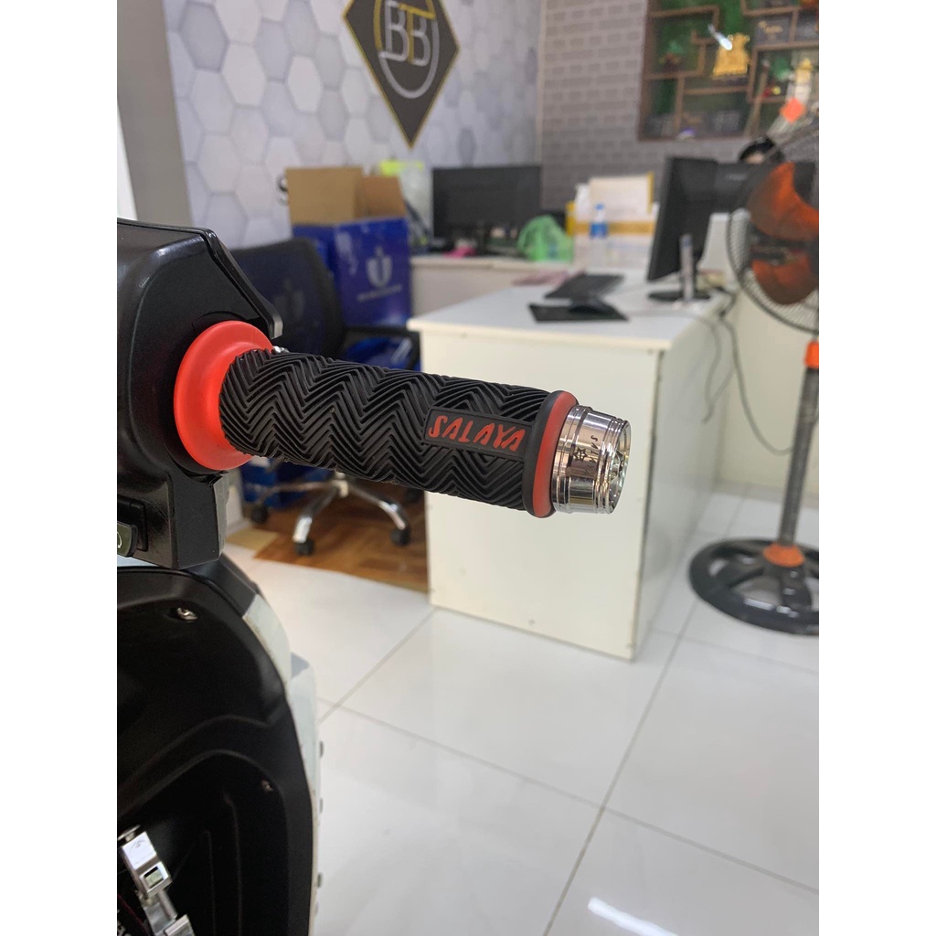Gù tay lái Salaya mã M6 dùng cho mọi dòng xe