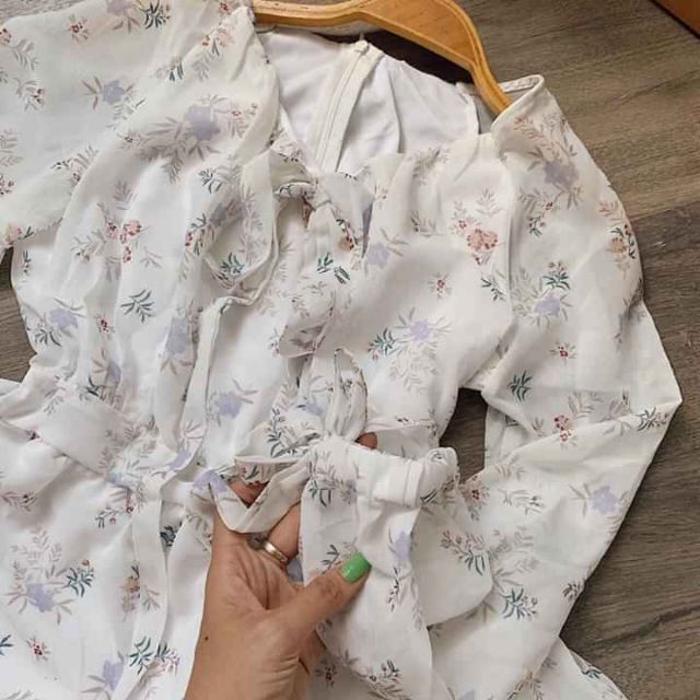 Đầm hoa cột nơ ngực