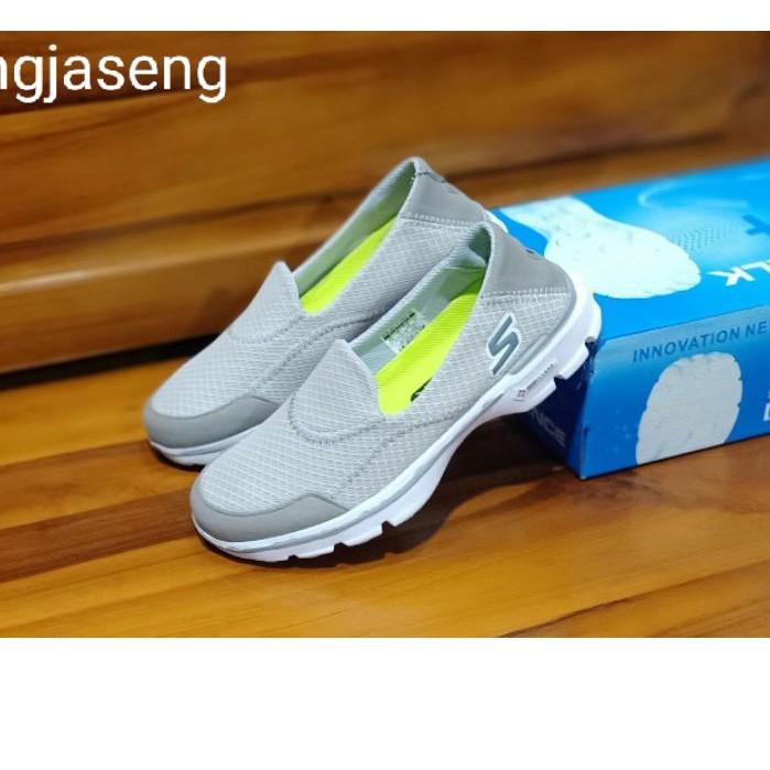 Skechers Giày Lười Siêu Nhẹ Thoải Mái Thời Trang Cho Nữ