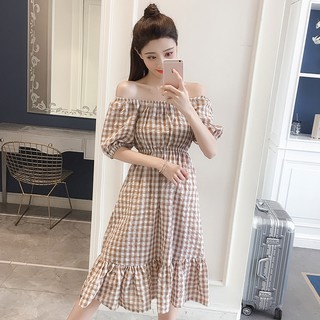 Váy kẻ caro trễ vai