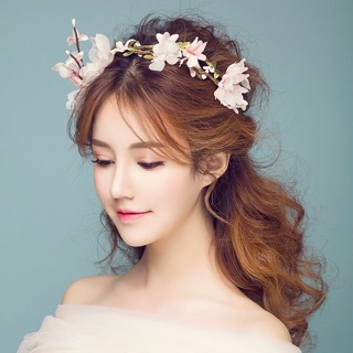 Dây hoa voan tết cùng tóc