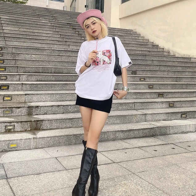 Áo Thun Cặp Đôi Dành Cho Nam Nữ Unisex Form Rộng Trắng Đen Cổ Tròn Chất Cotton Co Giãn 4 Chiều
