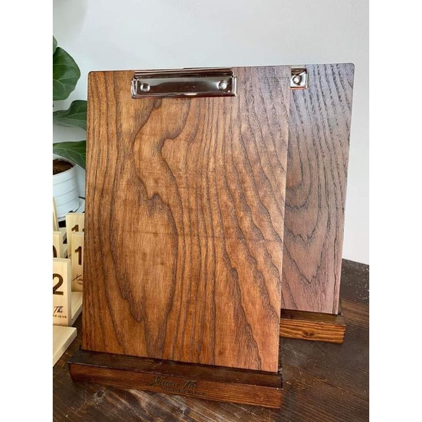 HCM | Bìa menu có đế kẹp dẹp inox, menu gỗ FREE khắc logo LUXI DECOR HCM