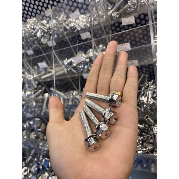 Ốc INOX304 Thái bắt cảng / tay dắt Future125