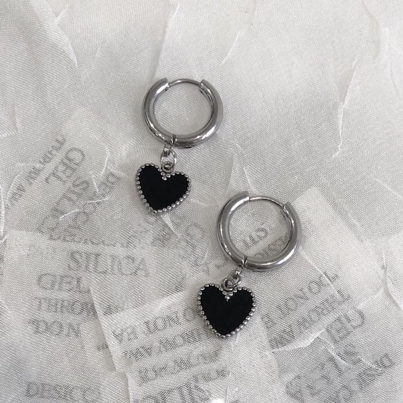 Khuyên Tai Tròn Màu Đen Mặt Hình Trái Tim Bằng Thép Titan Phong Cách Nhật Hàn Thời Trang Cá Tính Dành Cho Bạn Nữ