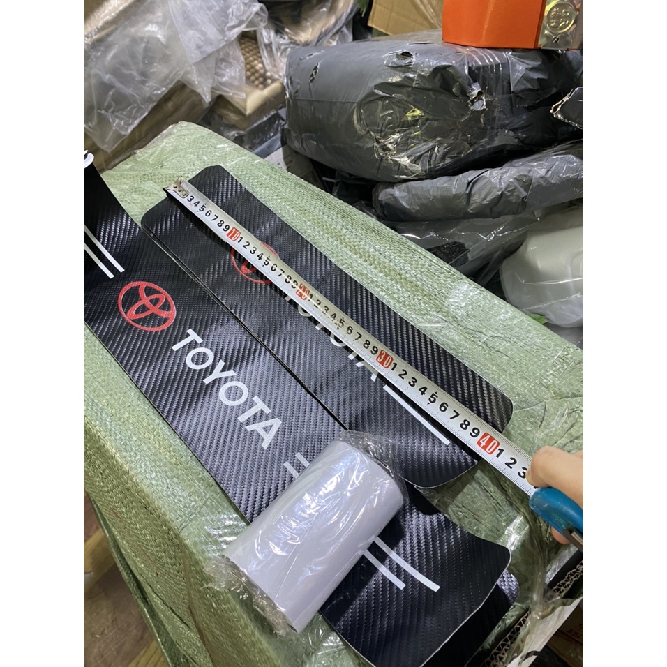 (Bản 10cm) Sét 8 miếng bậc cửa vân carbon logo TOYOTA chống trầy xước bậc xe fortuner và innova bản siêu rộng