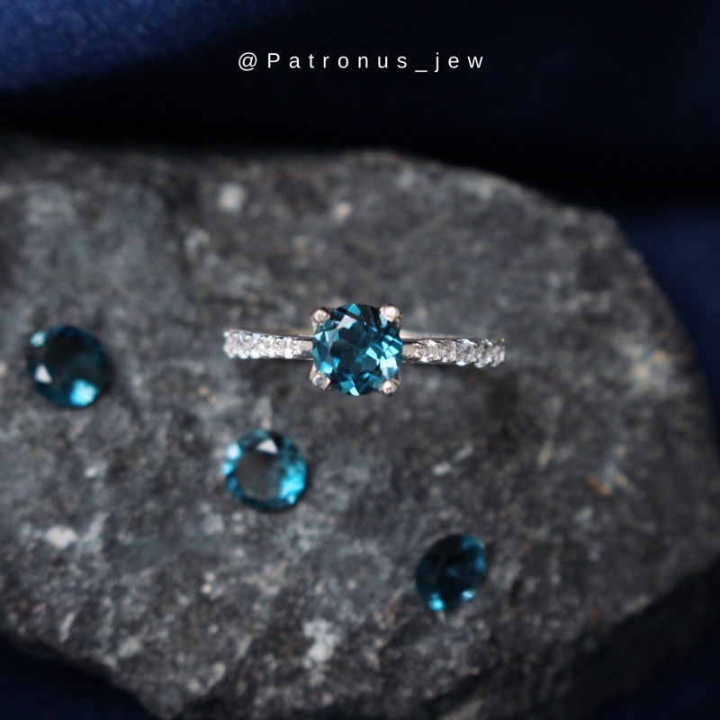 Nhẫn Topaz London Viền Đá NTLVD22A Patronus