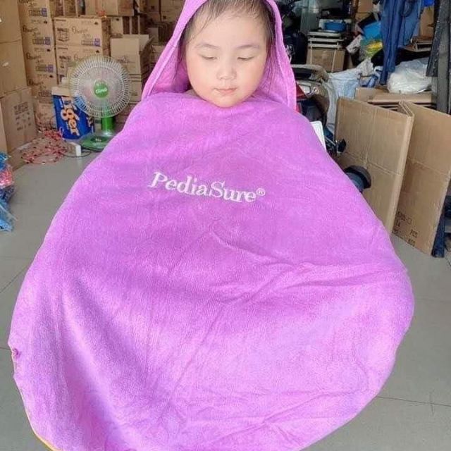 Áo choàng ( quà của Pediasure)
