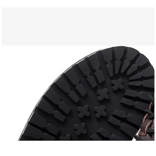 Fashionable men's soft leather boots