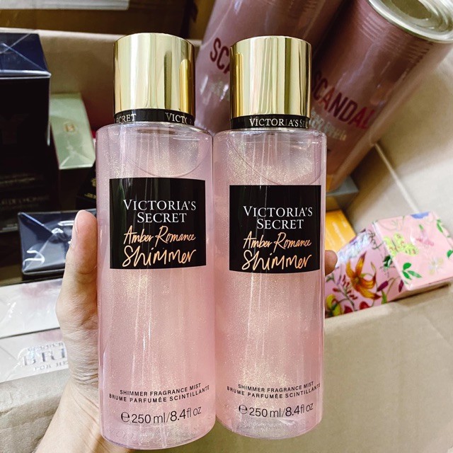 Xịt body Victoria Secret có nhũ bắt ánh sáng hot {Giao Ngẫu nhiên}