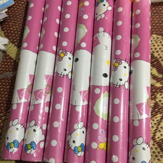 Giấy dán tường kitty chấm bi 10m x45cm có keo